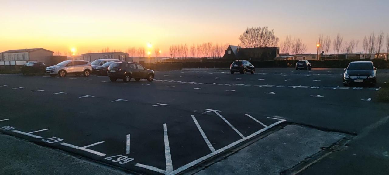 Przytulny Domek Holenderski Z Podgrzewanym Odkrytym Basenem Do Dyspozycji Gosci De Haan Luaran gambar