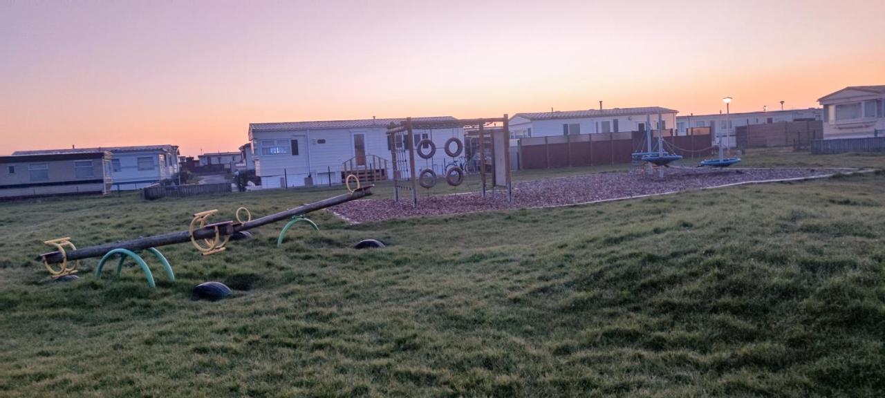 Przytulny Domek Holenderski Z Podgrzewanym Odkrytym Basenem Do Dyspozycji Gosci De Haan Luaran gambar