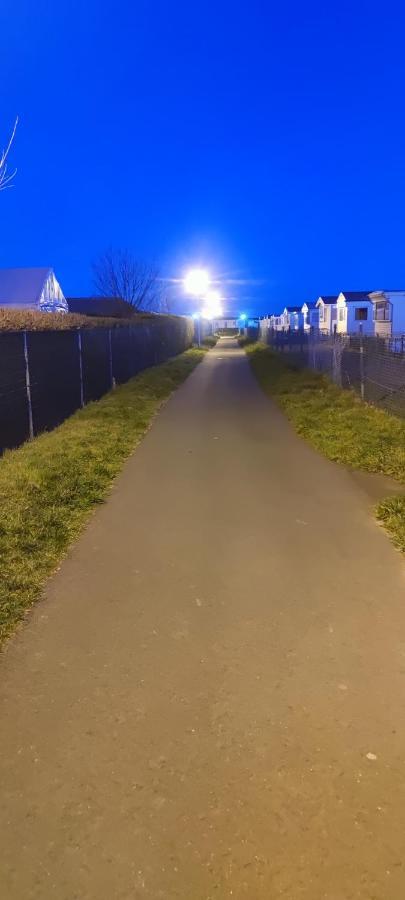 Przytulny Domek Holenderski Z Podgrzewanym Odkrytym Basenem Do Dyspozycji Gosci De Haan Luaran gambar