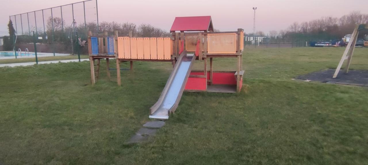 Przytulny Domek Holenderski Z Podgrzewanym Odkrytym Basenem Do Dyspozycji Gosci De Haan Luaran gambar